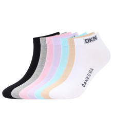 Benutzerdefinierte Logo -Nummer Jacquard kämmte Baumwolle extra niedrig geschnittene Männer Sportboot Socken Freizeit -Knöchelsocken für Männer Frauen